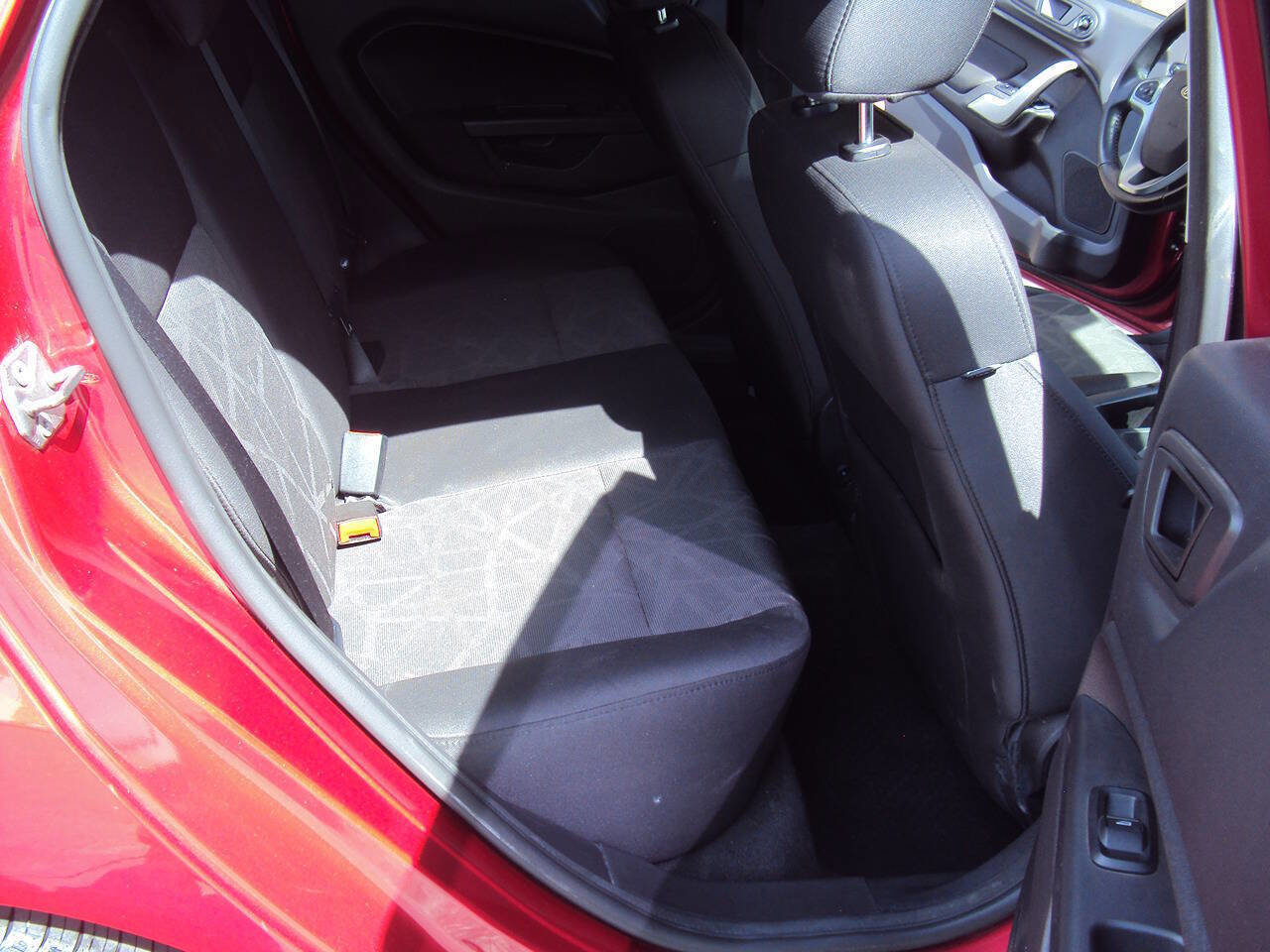 Used 2011 Ford Fiesta SES FWD image 11