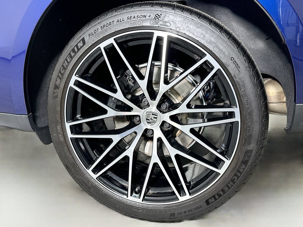 New 2025 Porsche Macan AWD/4WD image 34