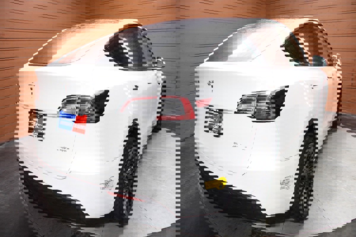 Used 2022 Tesla Model Y Long Range image 76