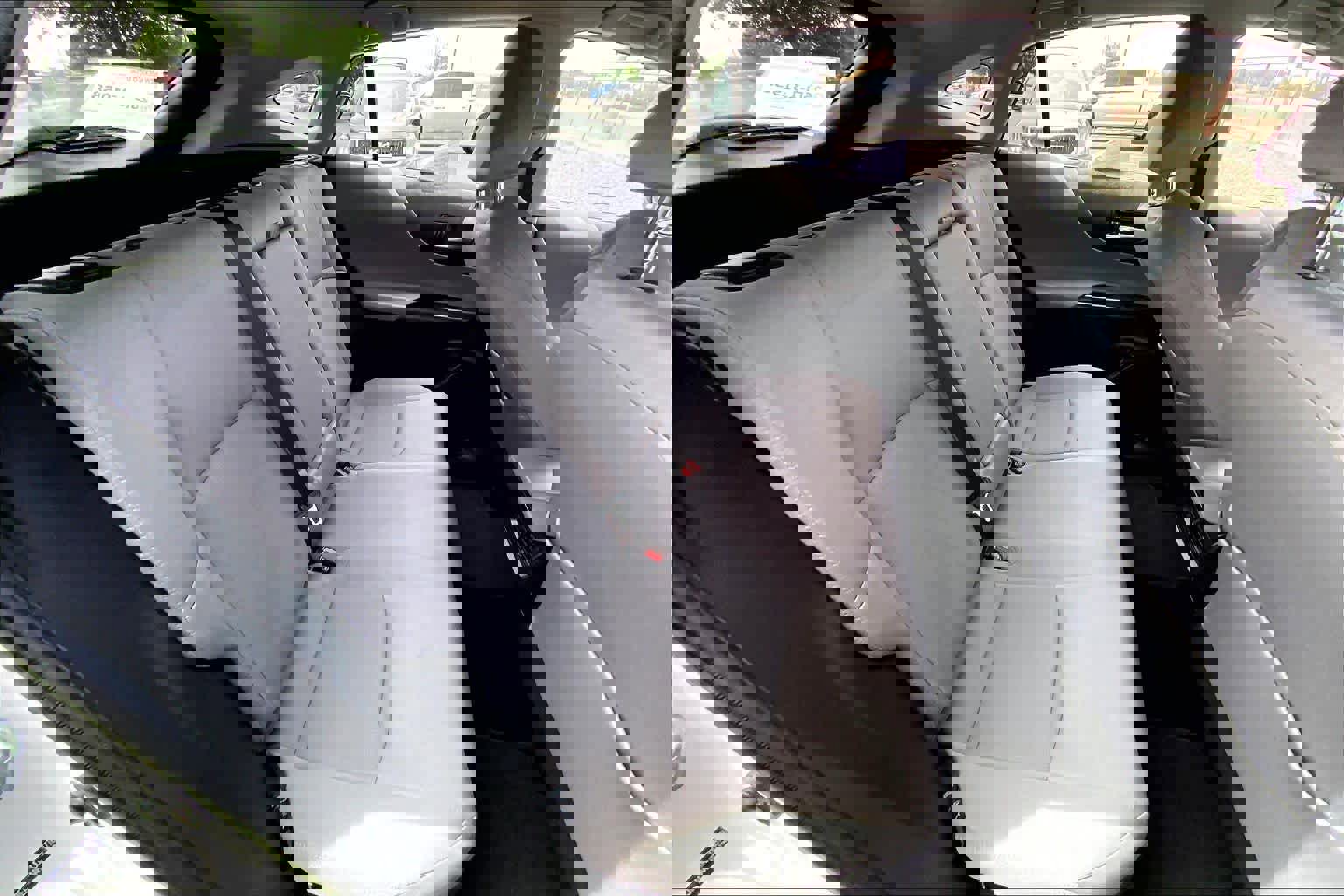 Used 2021 Toyota Venza LE w/ Carpet Mat Package (TMS) image 17