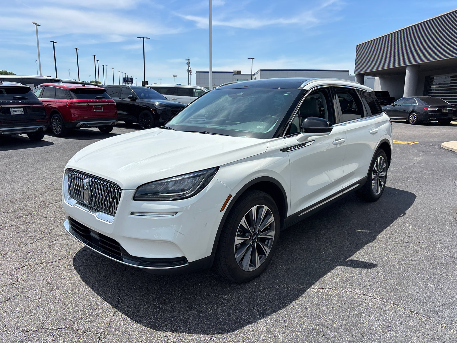 Used 2022 Lincoln Corsair Reserve w/ Elements Package FWD image 3