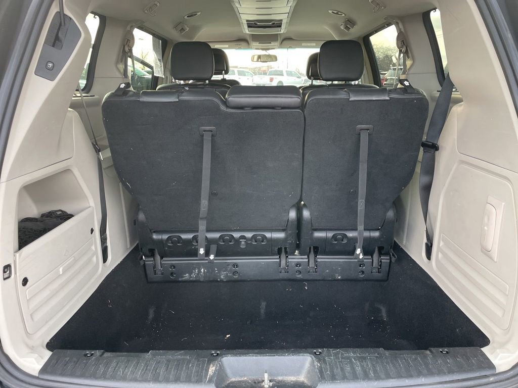 Used 2014 Chrysler Town & Country Touring image 30