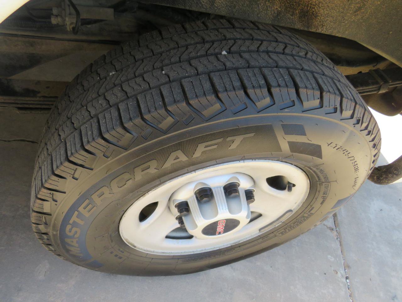 Used 2015 GMC Savana 2500 image 16