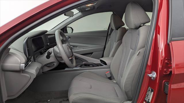 Used 2025 Hyundai Elantra SE FWD image 14