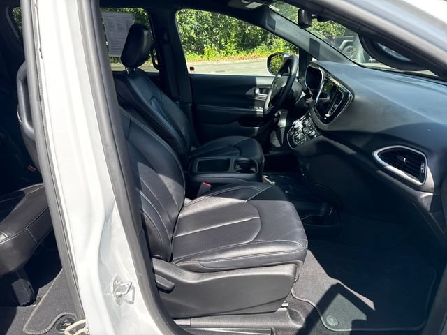 Used 2025 Chrysler Pacifica Select FWD image 9