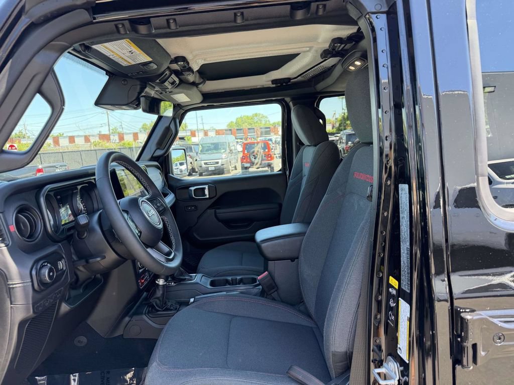 Used 2025 Jeep Wrangler Unlimited Rubicon w/ Safety Group AWD/4WD image 19