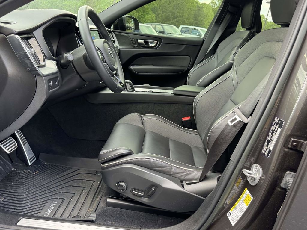Used 2022 Volvo XC60 B6 R-Design w/ Advanced Package AWD/4WD image 20