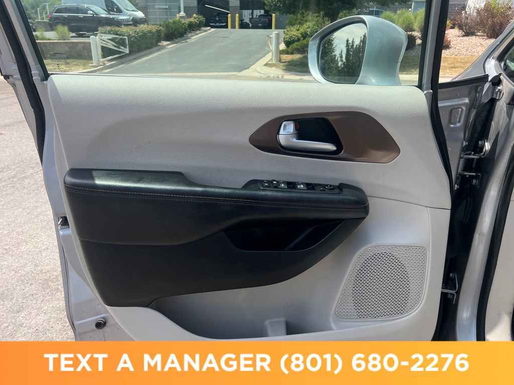 Used 2018 Chrysler Pacifica Touring-L w/ Advanced Safetytec Group FWD image 10