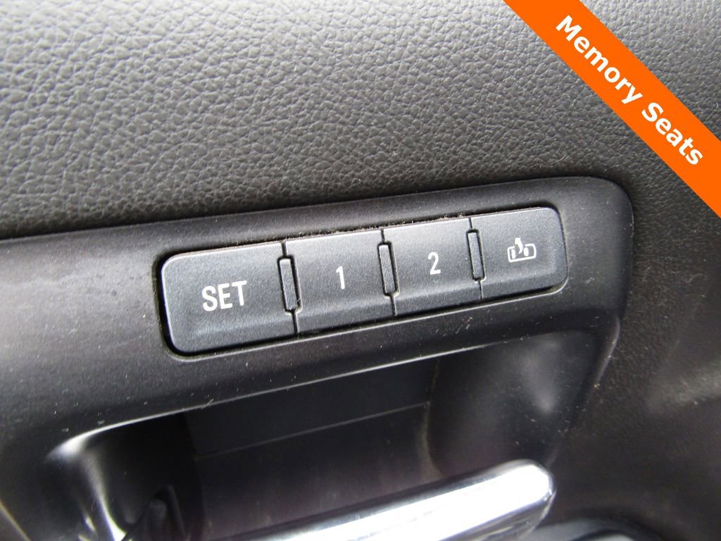 Used 2015 GMC Sierra 2500 SLT w/ Duramax Plus Package AWD/4WD image 6