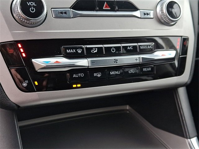 Used 2022 Ford Explorer XLT w/ Equipment Group 202A image 14