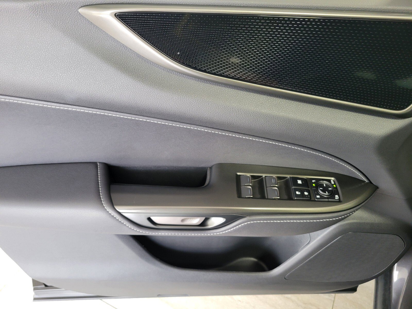 Certified 2025 Lexus NX 250 FWD w/ Accessory Package (2T) image 18