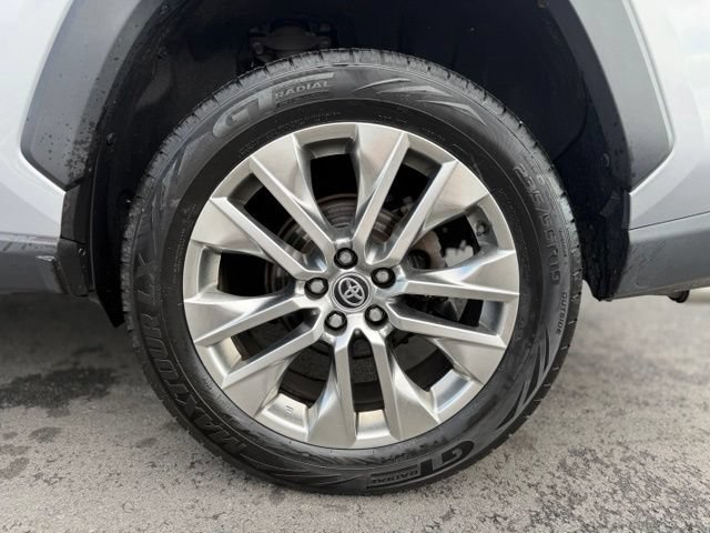 Used 2020 Toyota RAV4 Limited AWD/4WD image 30