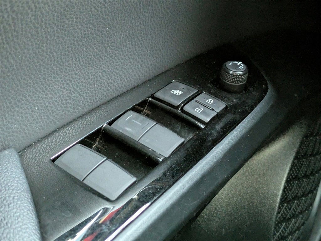 Used 2021 Toyota Prius XLE image 29