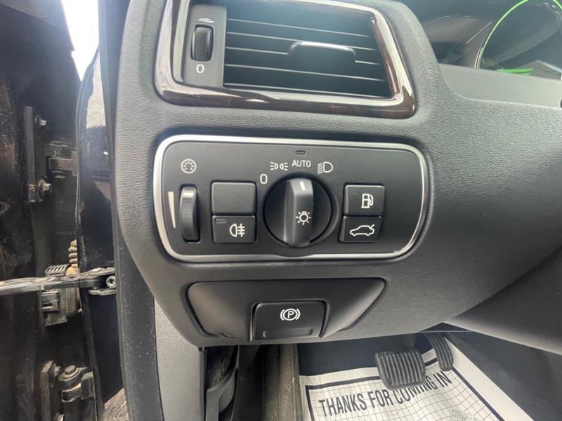 Used 2016 Volvo XC70 T5 Premier w/ Proximity Package FWD image 7