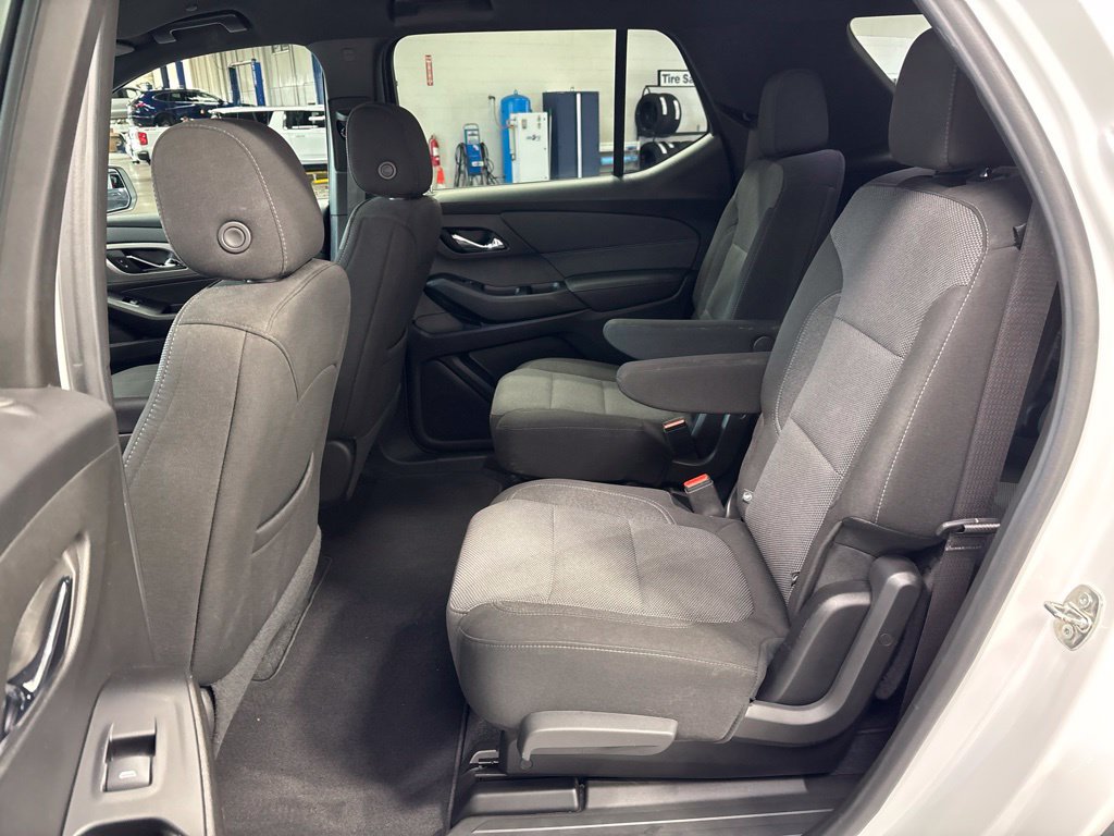 Used 2023 Chevrolet Traverse LT AWD/4WD image 34