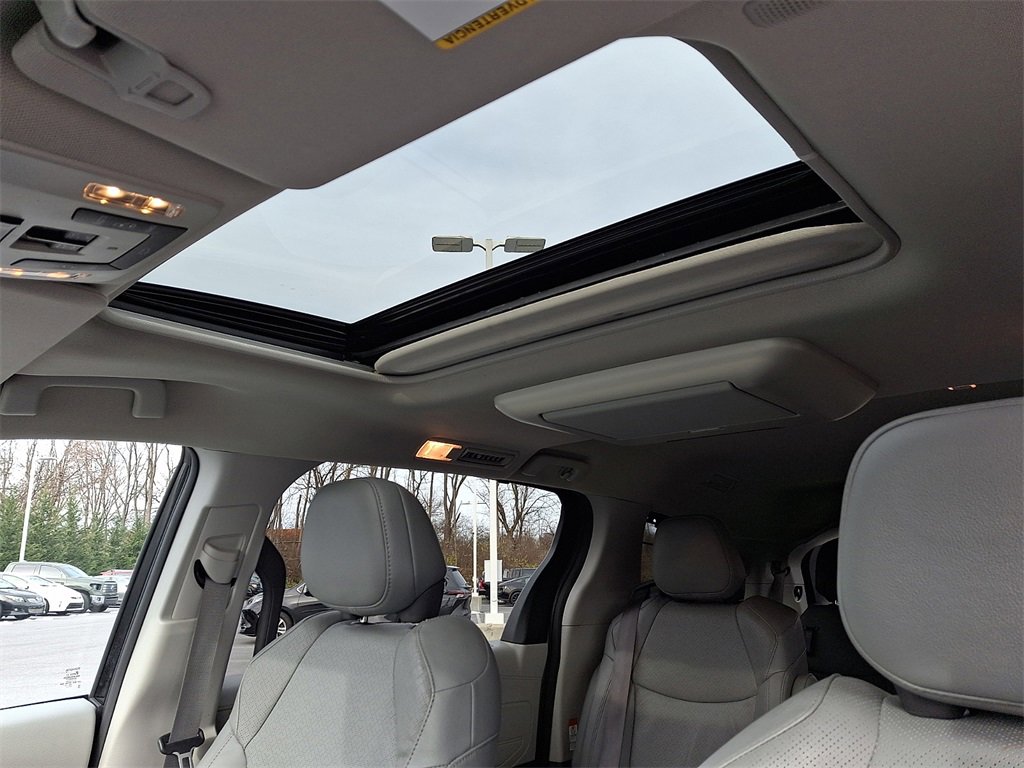 Certified 2024 Toyota Sienna Limited image 13