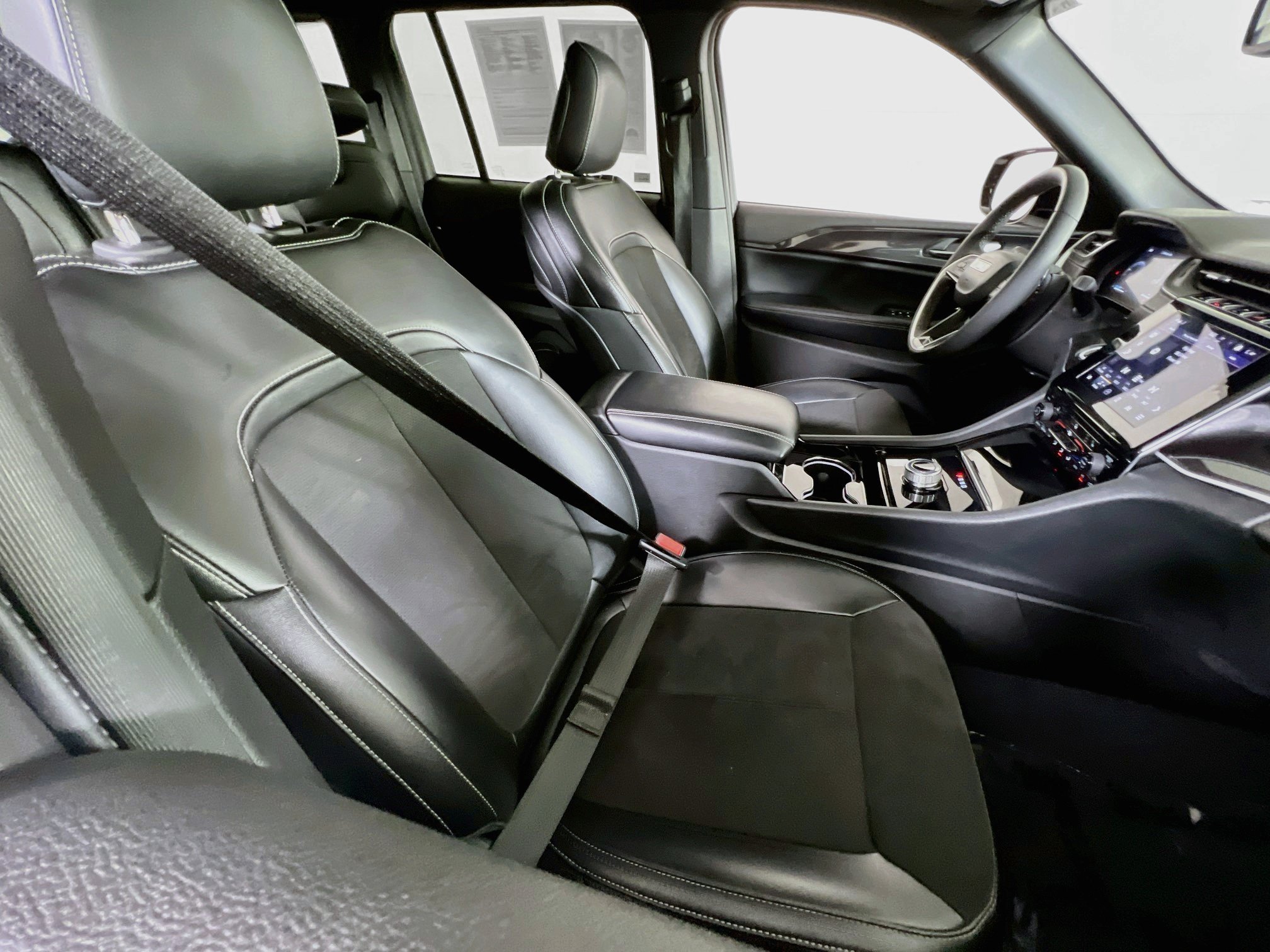 Used 2023 Jeep Grand Cherokee Altitude AWD/4WD image 27
