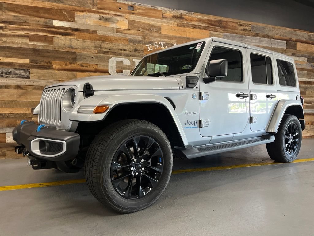 Used 2023 Jeep Wrangler Unlimited Sahara w/ Cold Weather Group AWD/4WD image 12