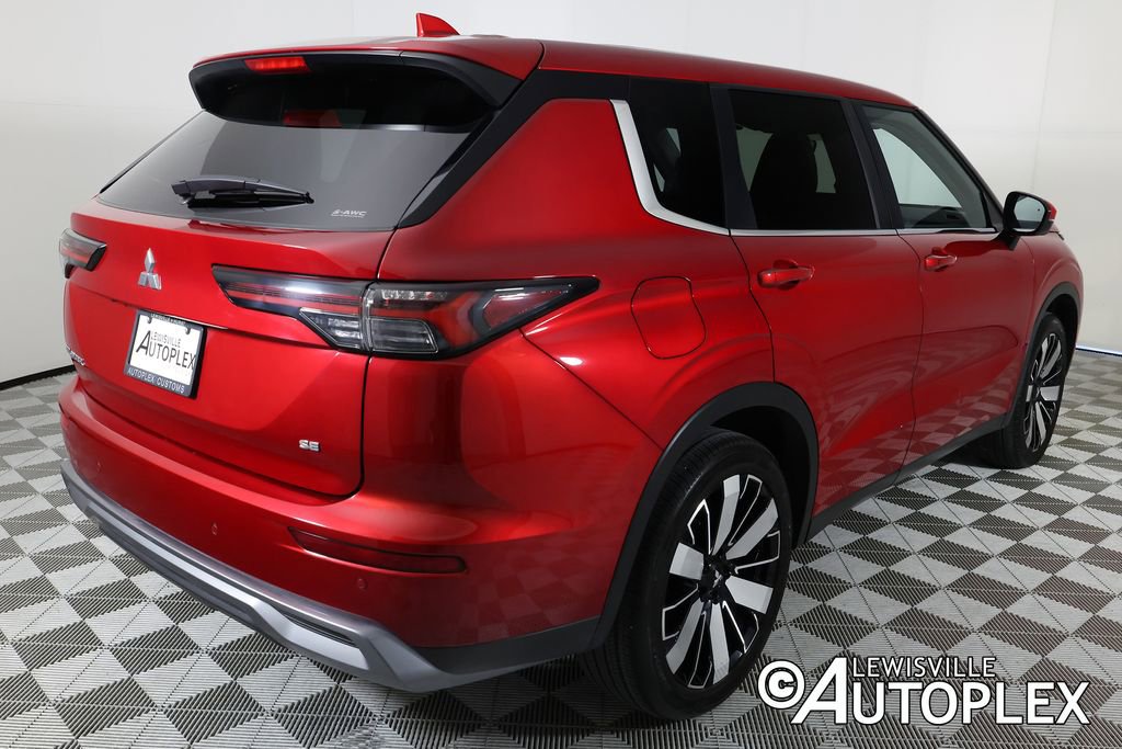 Used 2025 Mitsubishi Outlander SE image 5