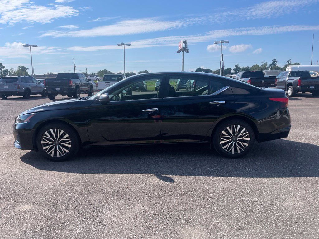 Used 2025 Nissan Altima 2.5 SV FWD image 4