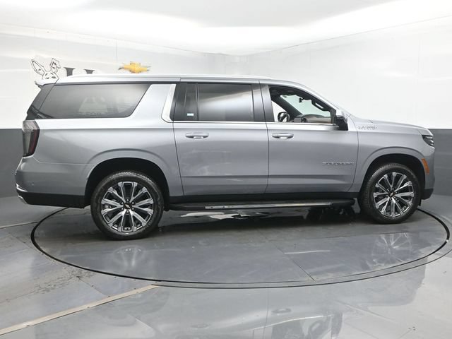 New 2026 Chevrolet Suburban High Country w/ Sun And Tow Package AWD/4WD image 16