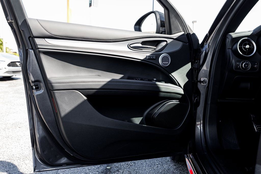 New 2025 Alfa Romeo Stelvio Sprint image 22