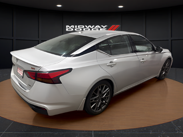 Used 2023 Nissan Altima 2.0 SR FWD image 4