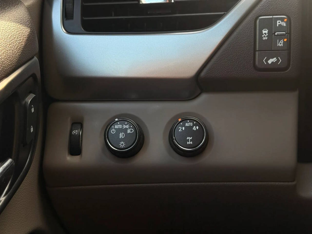 Used 2015 Chevrolet Suburban LT AWD/4WD image 12