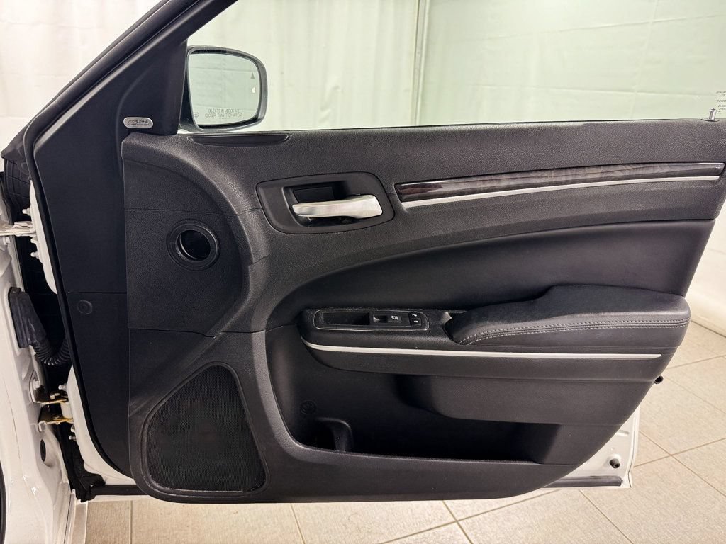 Used 2019 Chrysler 300 Limited w/ Safetytec Plus Group AWD/4WD image 18