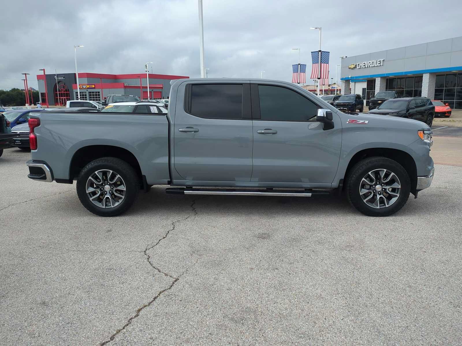 Used 2024 Chevrolet Silverado 1500 LT AWD/4WD image 9