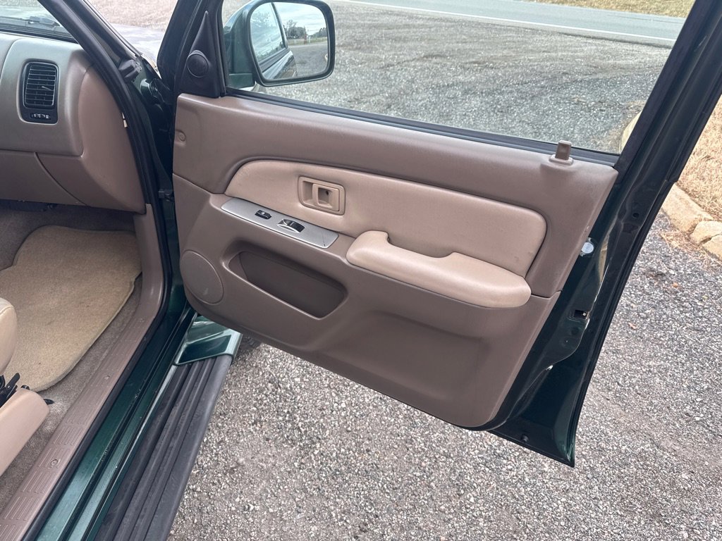 Used 2001 Toyota 4Runner SR5 image 19