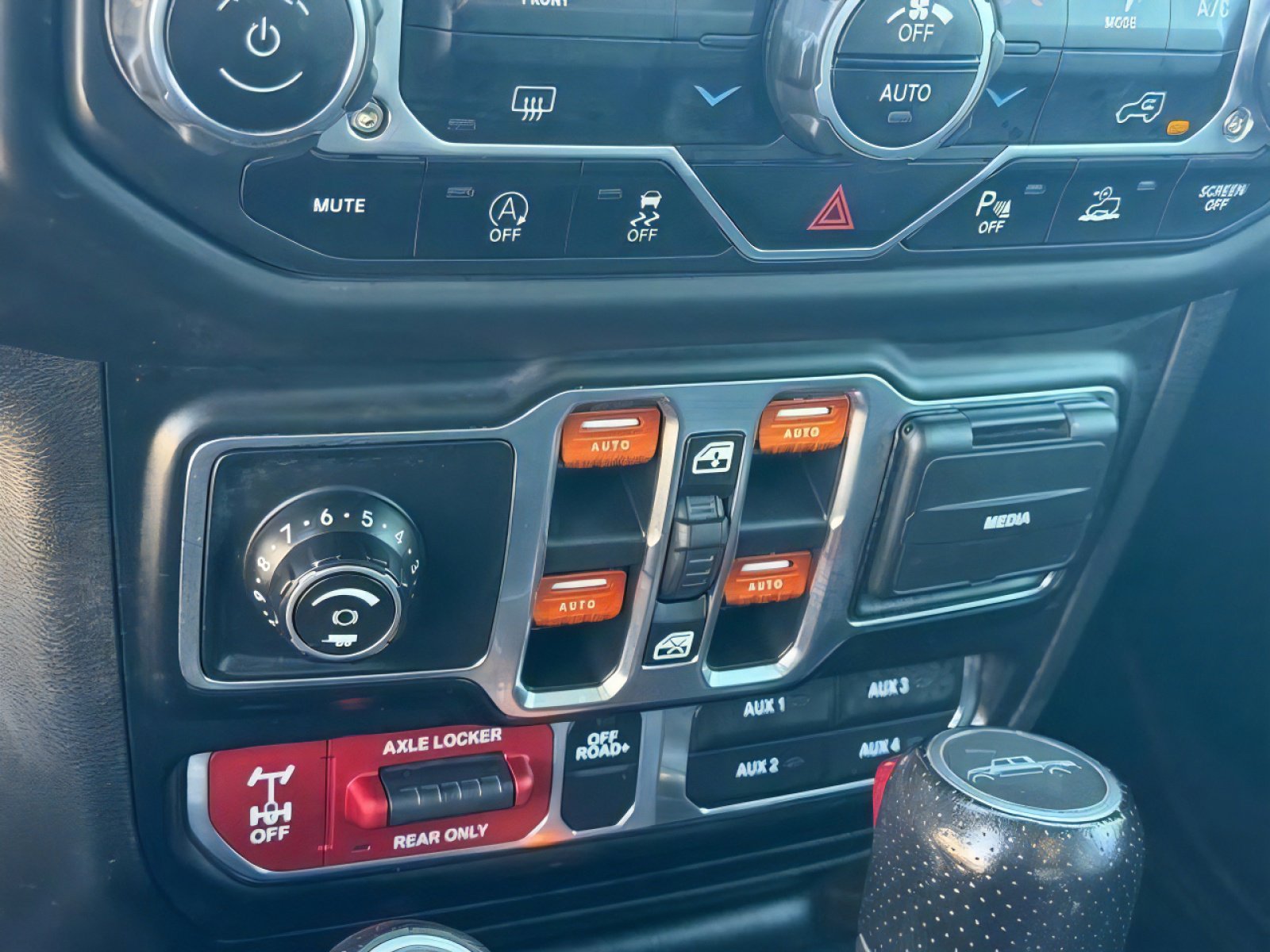 Used 2021 Jeep Gladiator Mojave AWD/4WD image 27