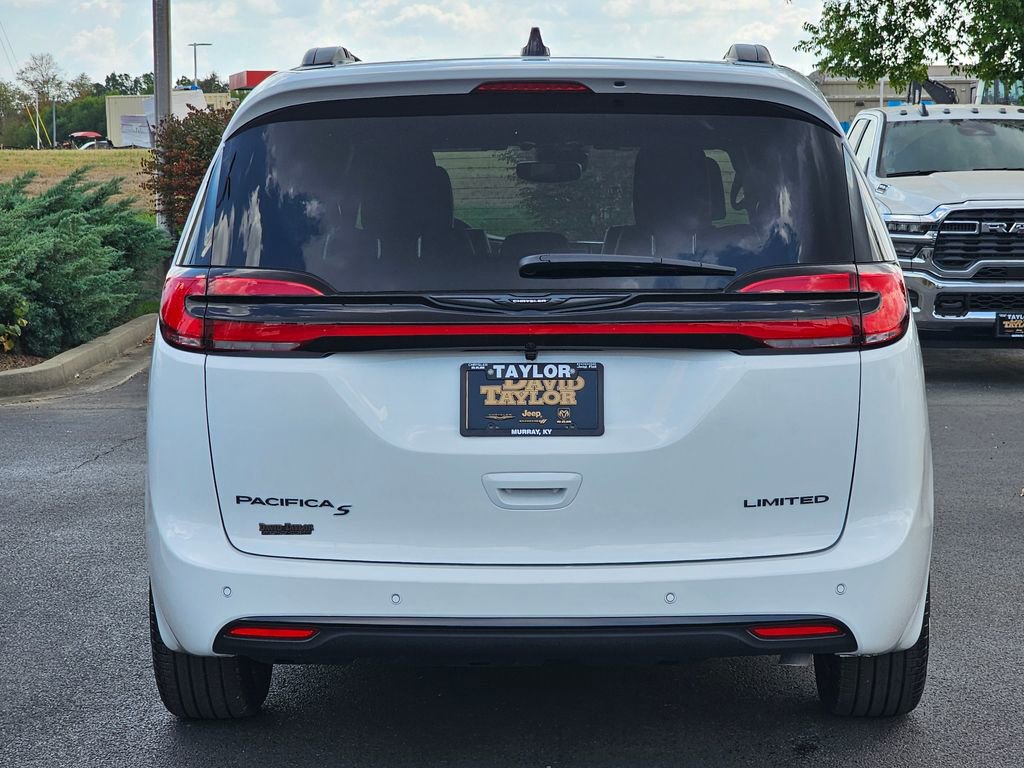 New 2026 Chrysler Pacifica Limited w/ Uconnect Theater Family Group image 6