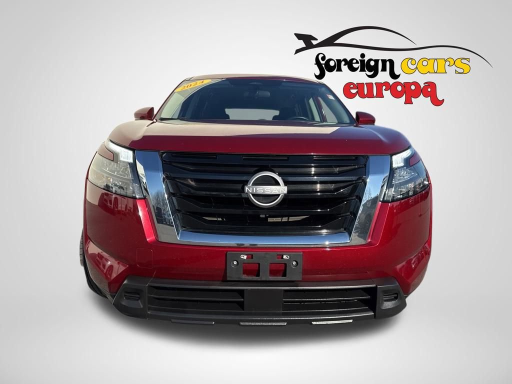 Used 2024 Nissan Pathfinder SV image 2