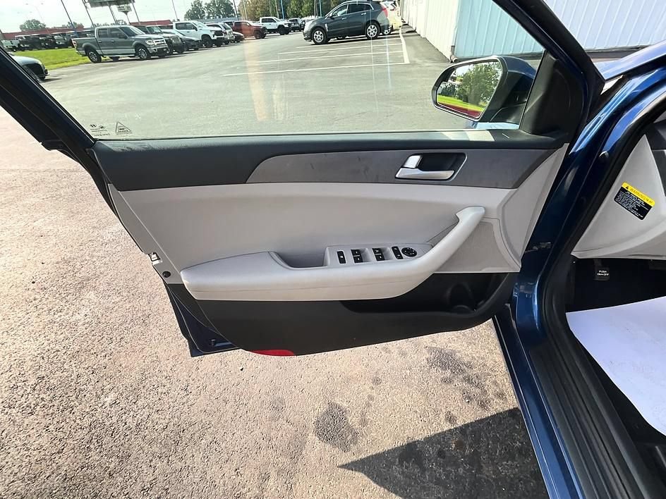 Used 2017 Hyundai Sonata SE FWD image 12