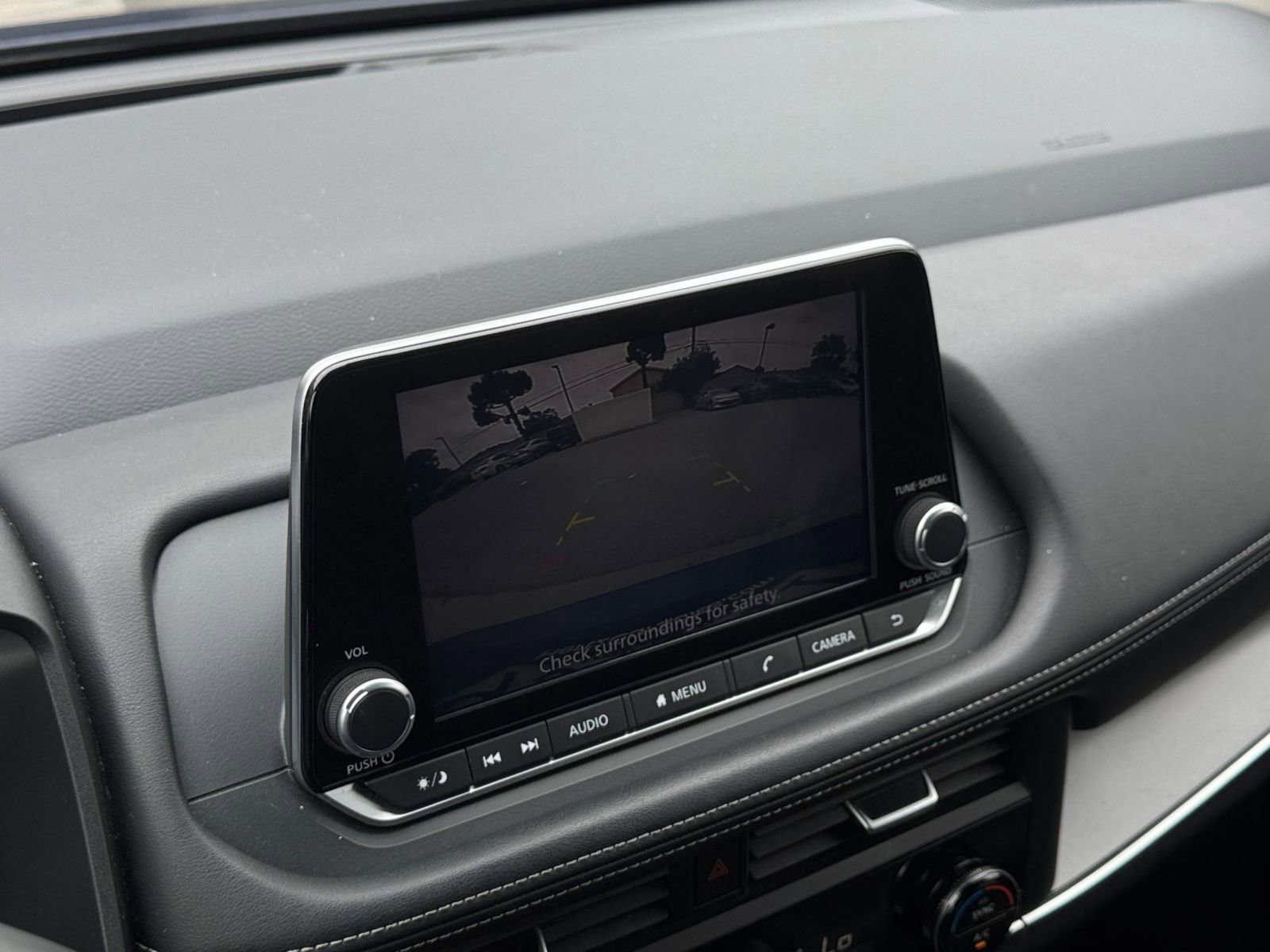 Used 2025 Nissan Rogue SV FWD image 25
