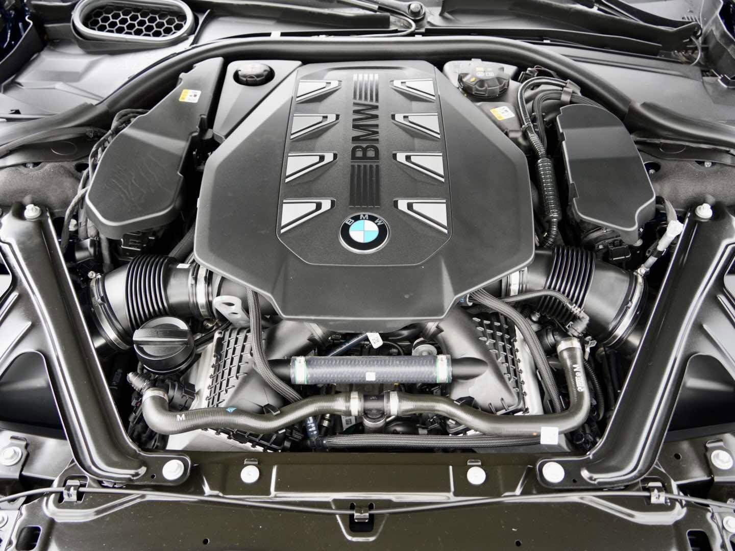 Used 2025 BMW 760i xDrive w/ Executive Package image 6