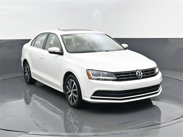 Used 2018 Volkswagen Jetta SE image 2