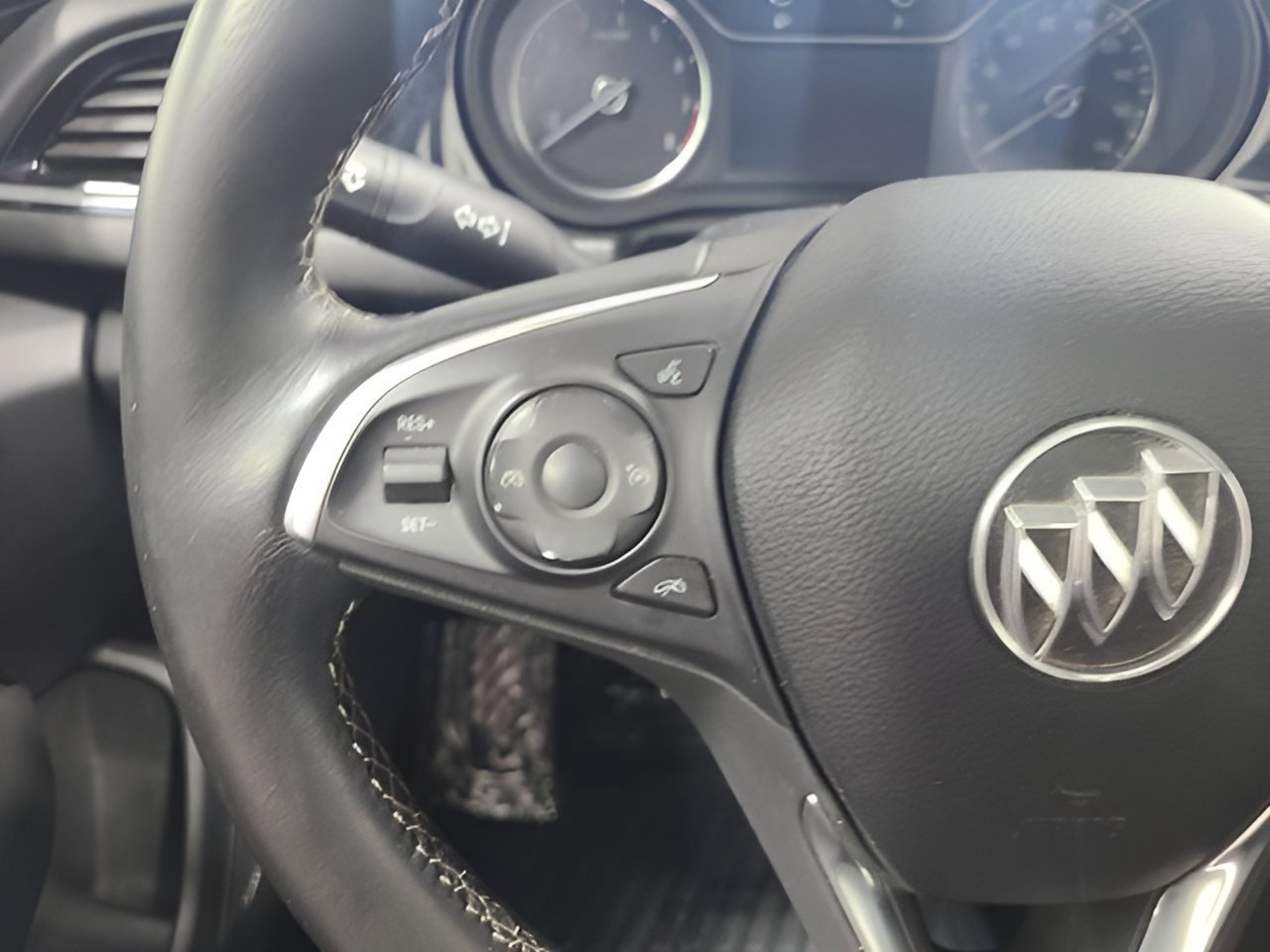 Used 2018 Buick Regal Preferred w/ Sights and Sounds Package AWD/4WD image 28