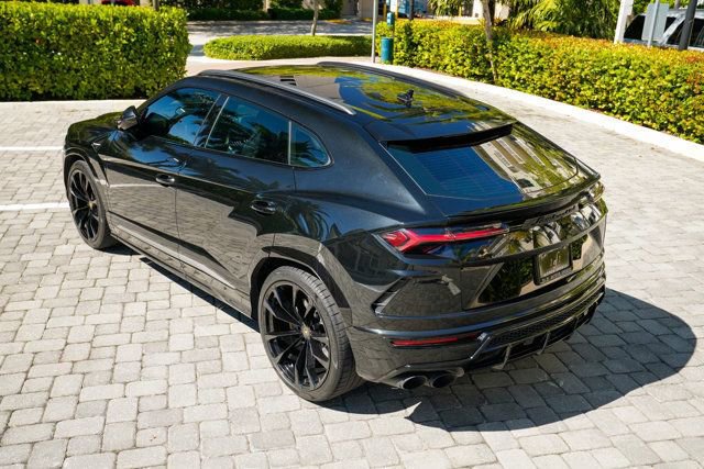 Used 2022 Lamborghini Urus image 21