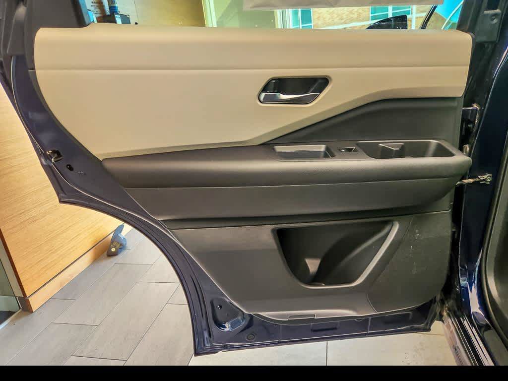 Used 2022 Nissan Pathfinder SV w/ SV Premium Package AWD/4WD image 20