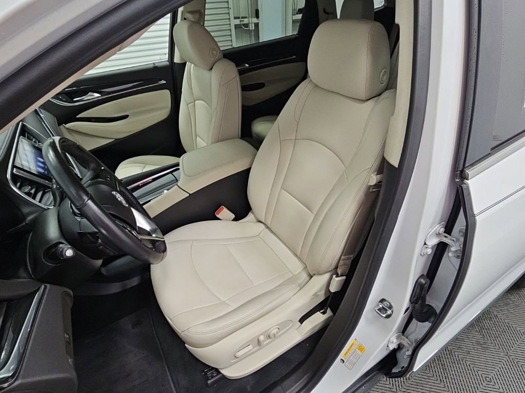 Used 2023 Buick Enclave Essence w/ Sport Touring Edition FWD image 28