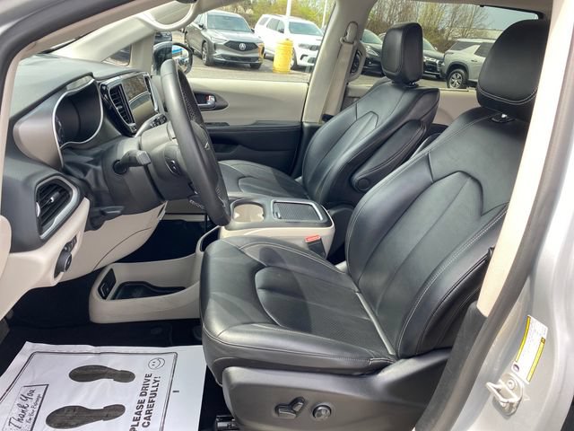 Used 2024 Chrysler Pacifica Touring-L FWD image 13