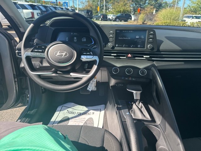 Certified 2025 Hyundai Elantra SE image 24