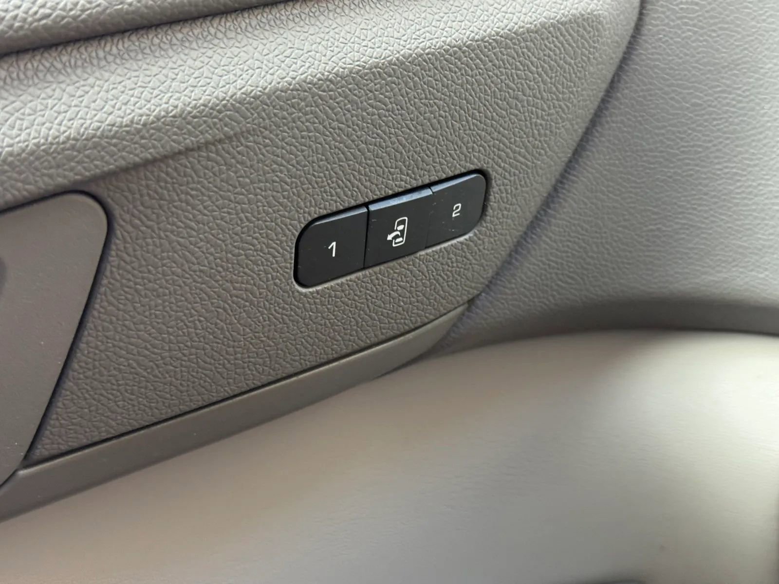 Used 2015 GMC Acadia SLT image 34