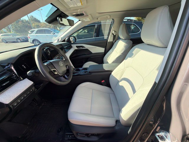 Used 2026 Toyota Camry XLE w/ Premium Plus Package AWD/4WD image 4