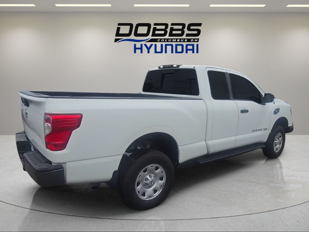 Used 2017 Nissan Titan S AWD/4WD image 5