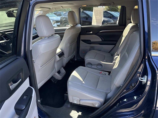 Used 2015 Toyota Highlander Limited image 17