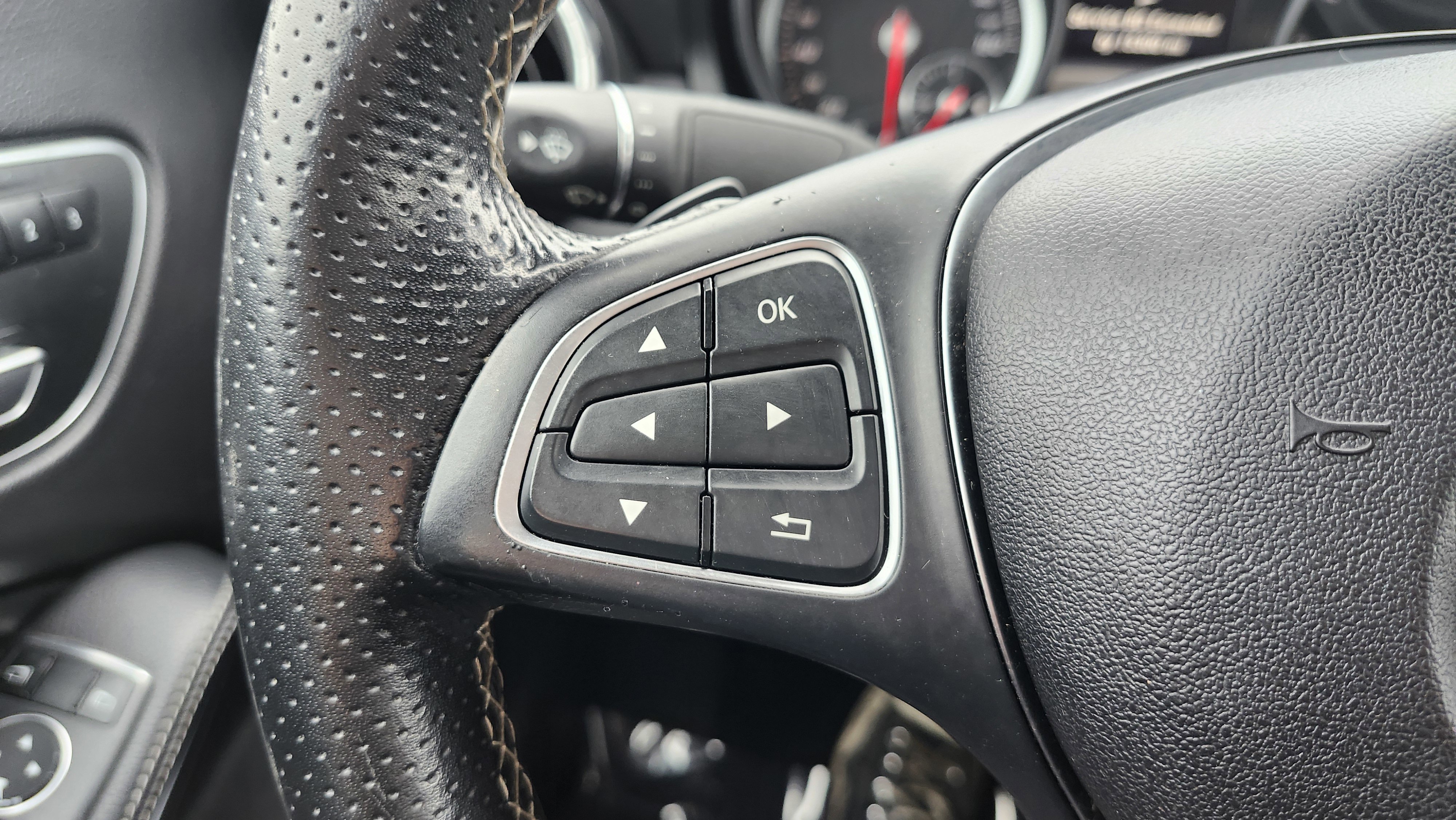 Used 2018 Mercedes-Benz CLA 250 4MATIC image 36