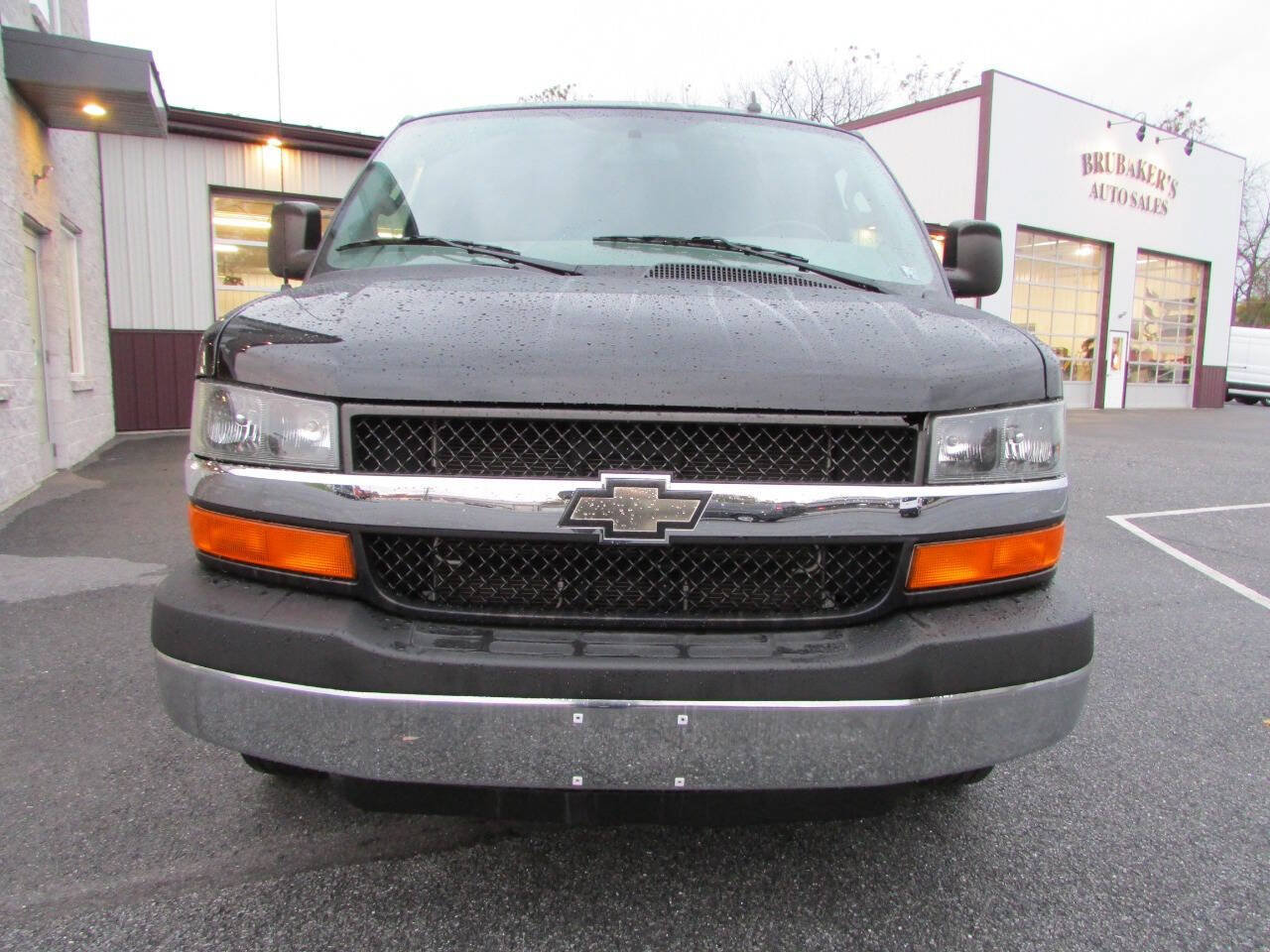 Used 2016 Chevrolet Express 3500 LT w/ LT Preferred Equipment Group RWD image 3